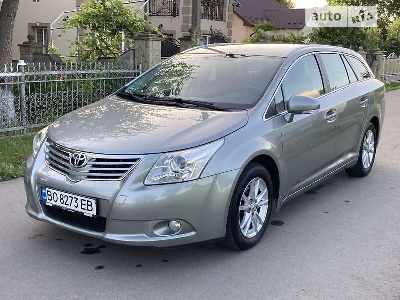 2010 toyota avensis