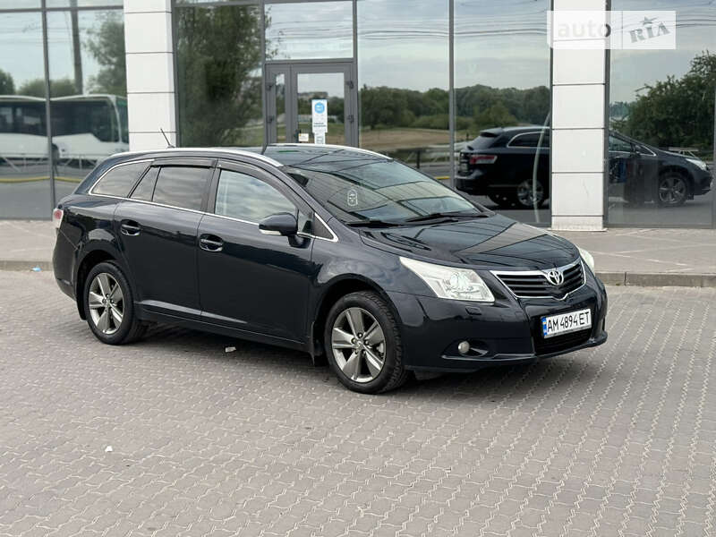 2010 toyota avensis