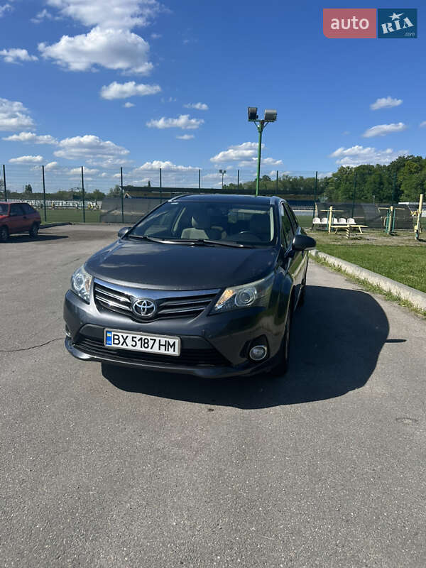 2014 toyota avensis