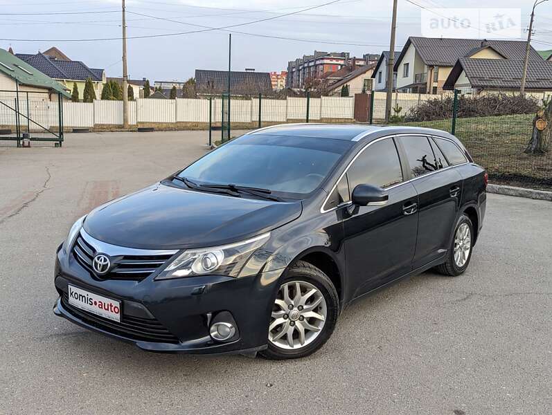 2012 toyota avensis