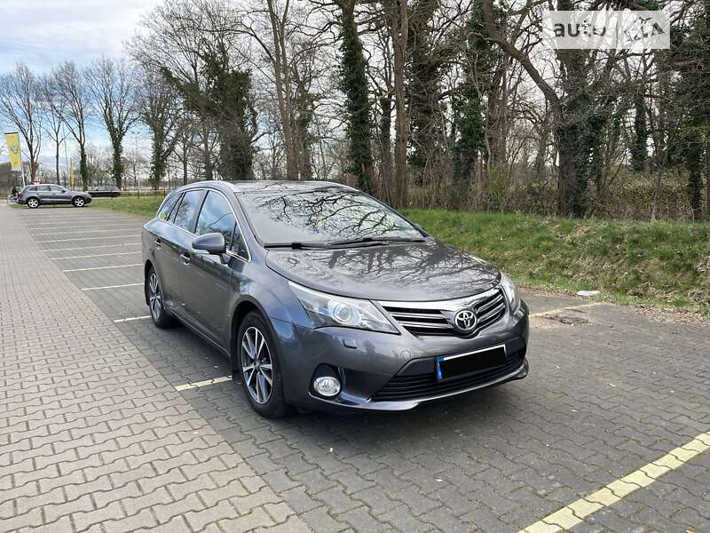 2015 toyota avensis