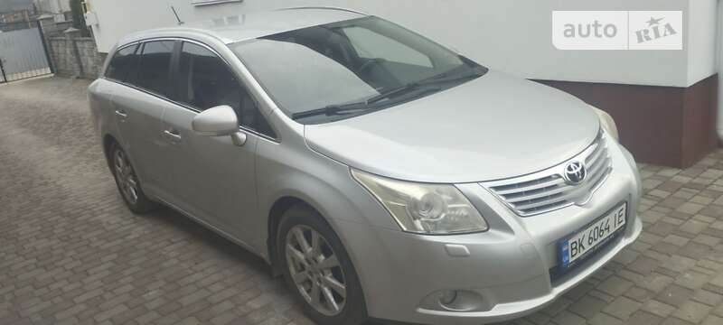 2008 toyota avensis