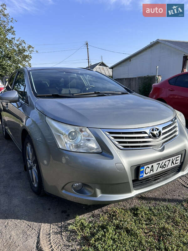 2011 toyota avensis