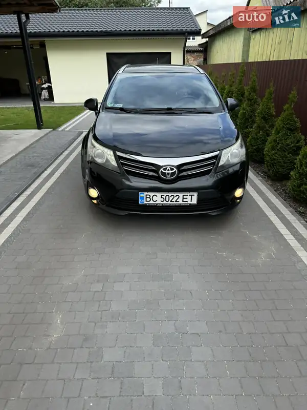 2012 toyota avensis