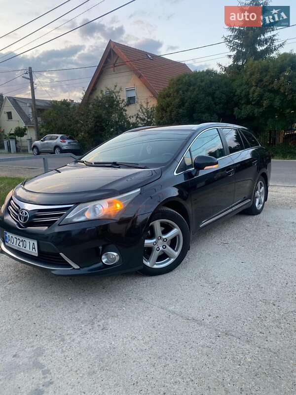 2012 toyota avensis