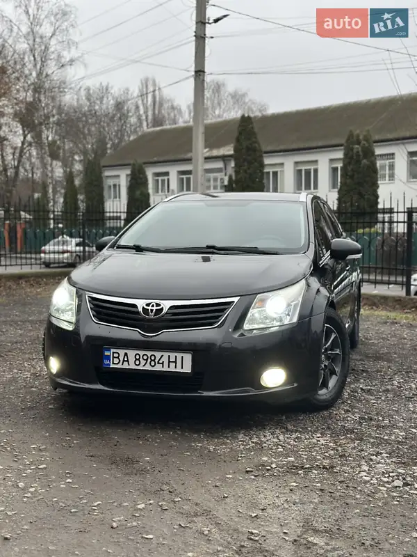 2010 toyota avensis verso
