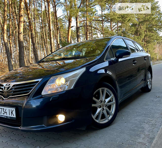 2010 toyota avensis