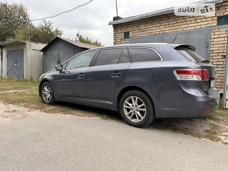 2011 toyota avensis