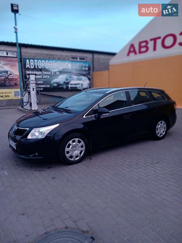 2011 toyota avensis
