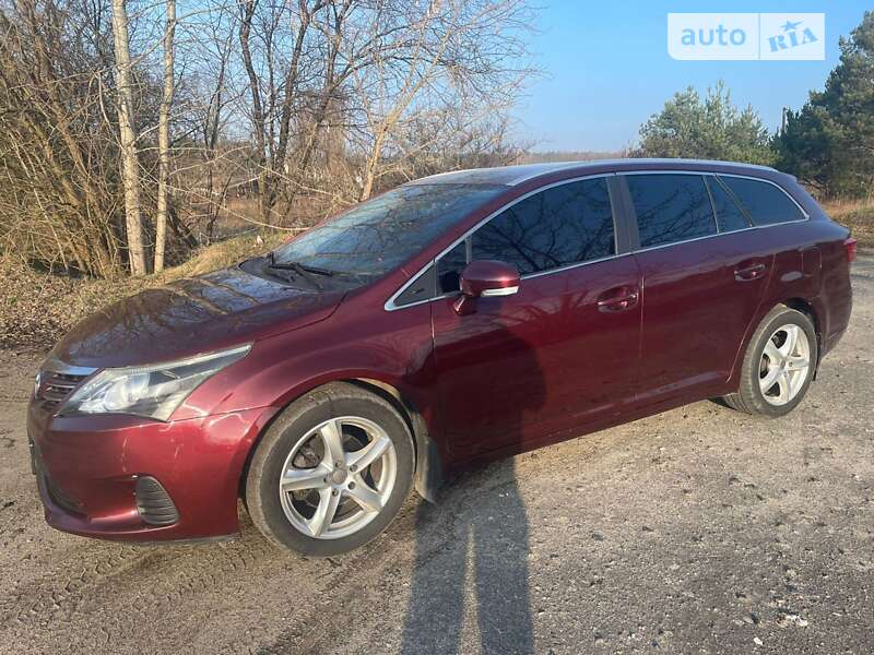 2012 toyota avensis