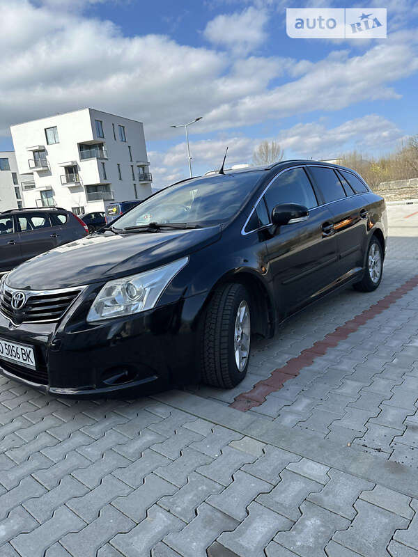 2010 toyota avensis