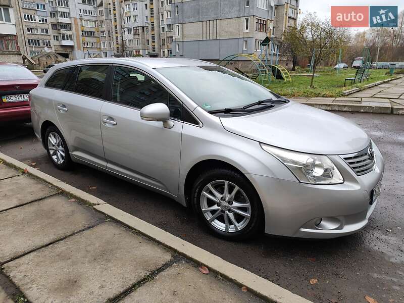 2010 toyota avensis