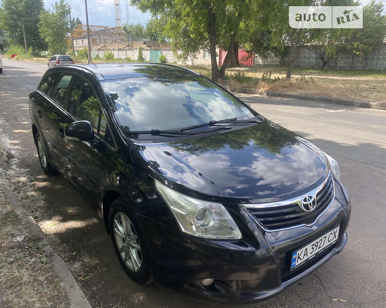 2011 toyota avensis
