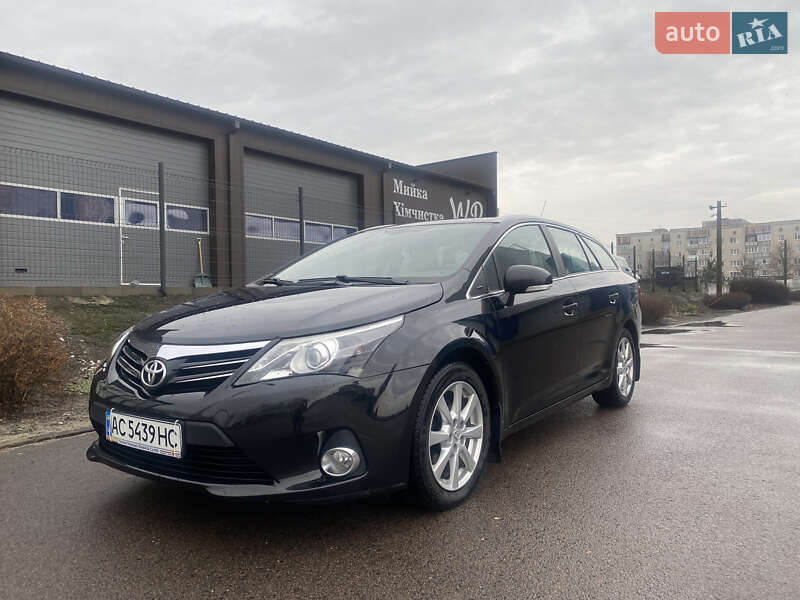 2012 toyota avensis