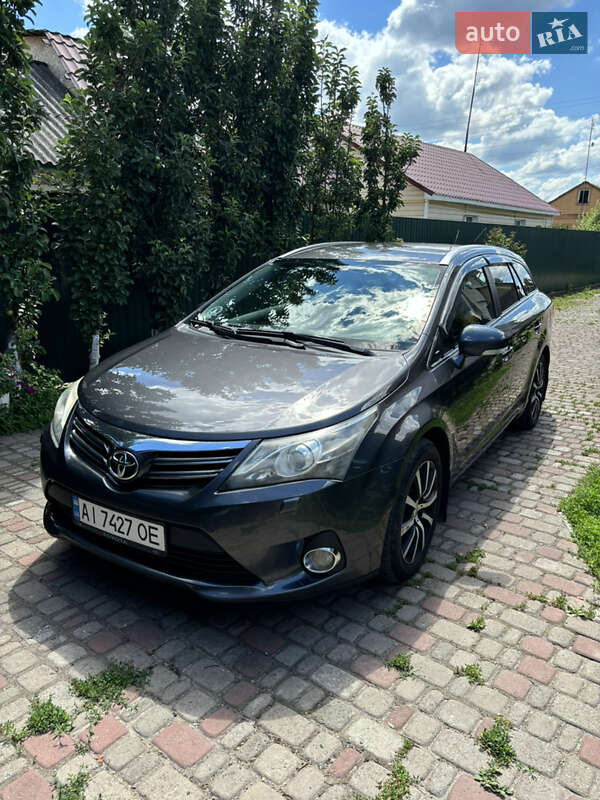 2012 toyota avensis