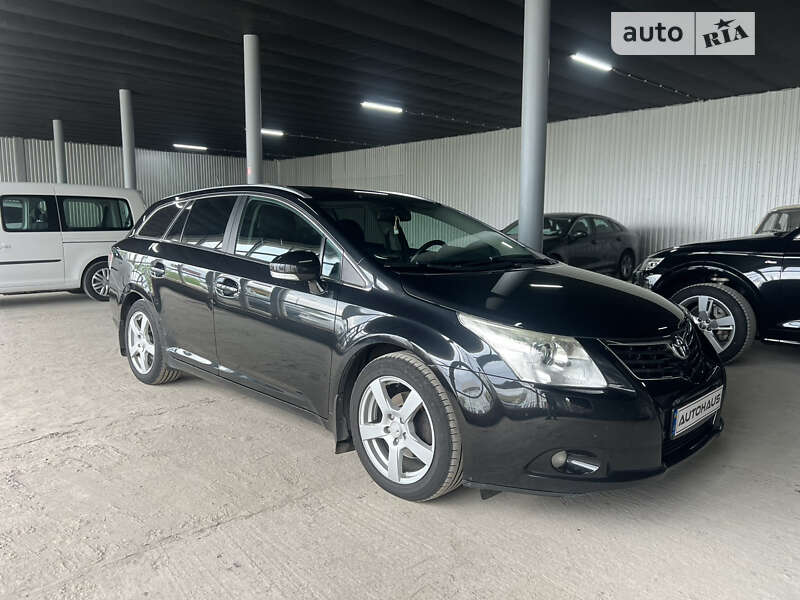 2010 toyota avensis