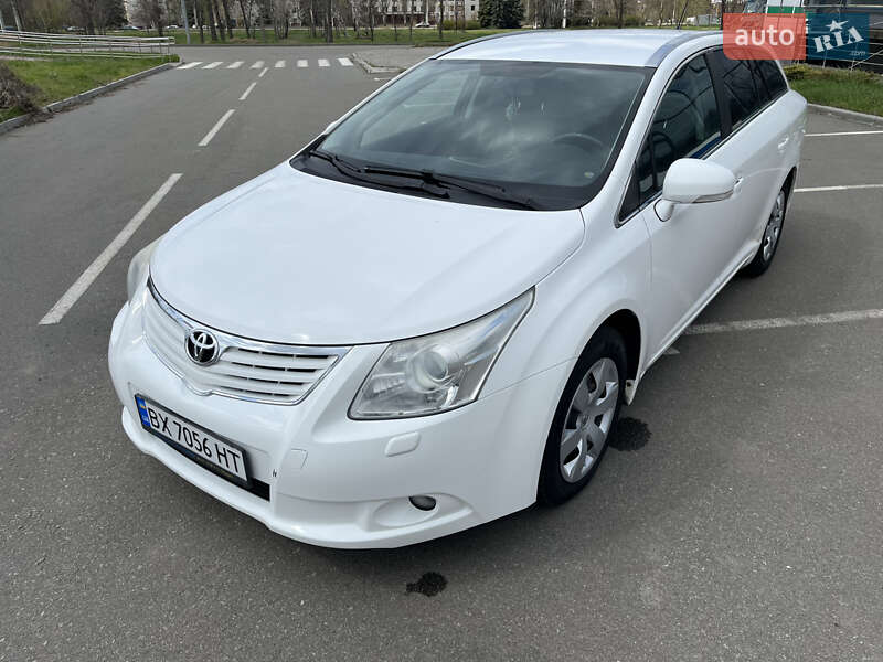 2010 toyota avensis