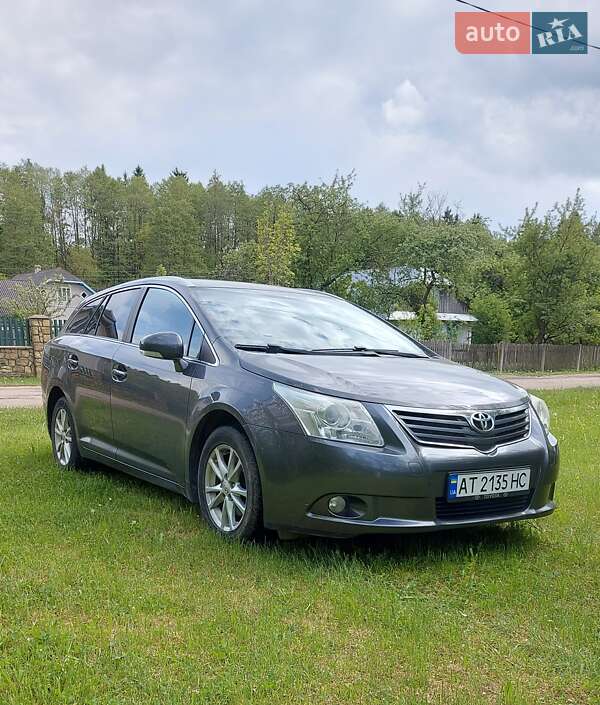 2010 toyota avensis