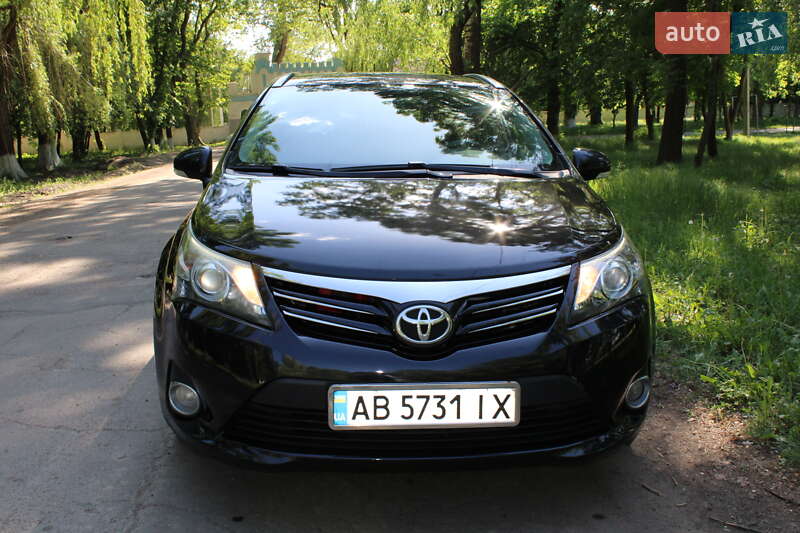 2012 toyota avensis