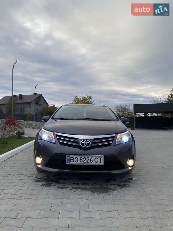 2011 toyota avensis