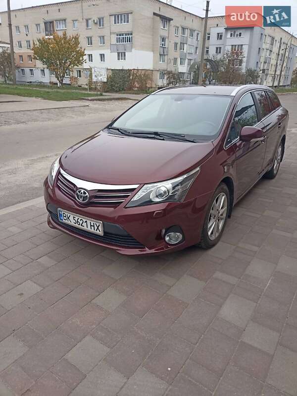 2012 toyota avensis