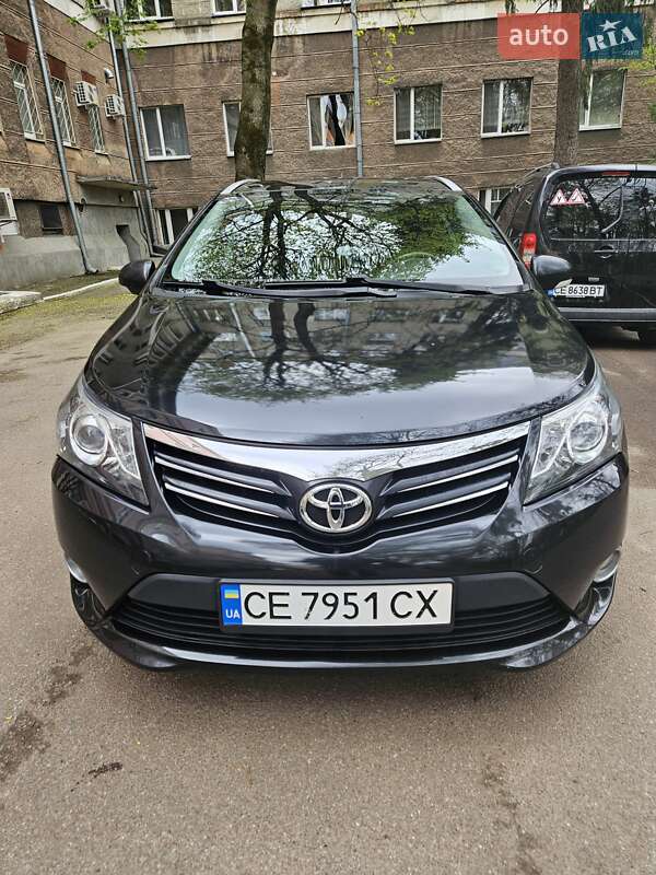 2013 toyota avensis-verso