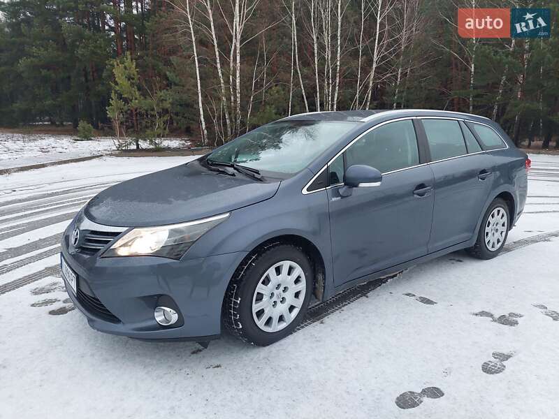 2013 toyota avensis