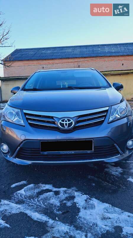 2013 toyota avensis