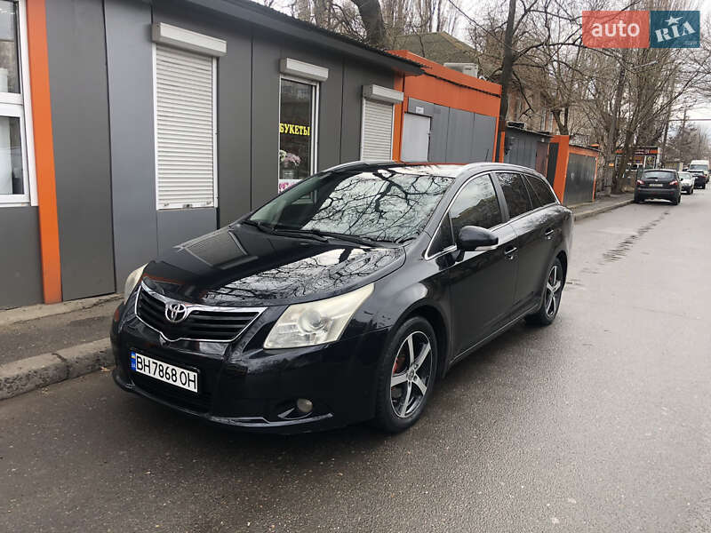 2010 toyota avensis