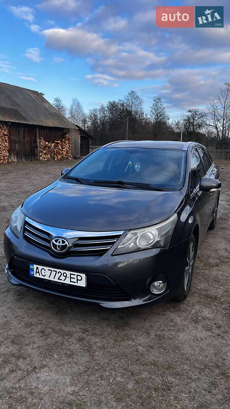 2012 toyota avensis