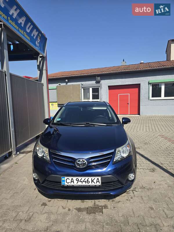 2012 toyota avensis