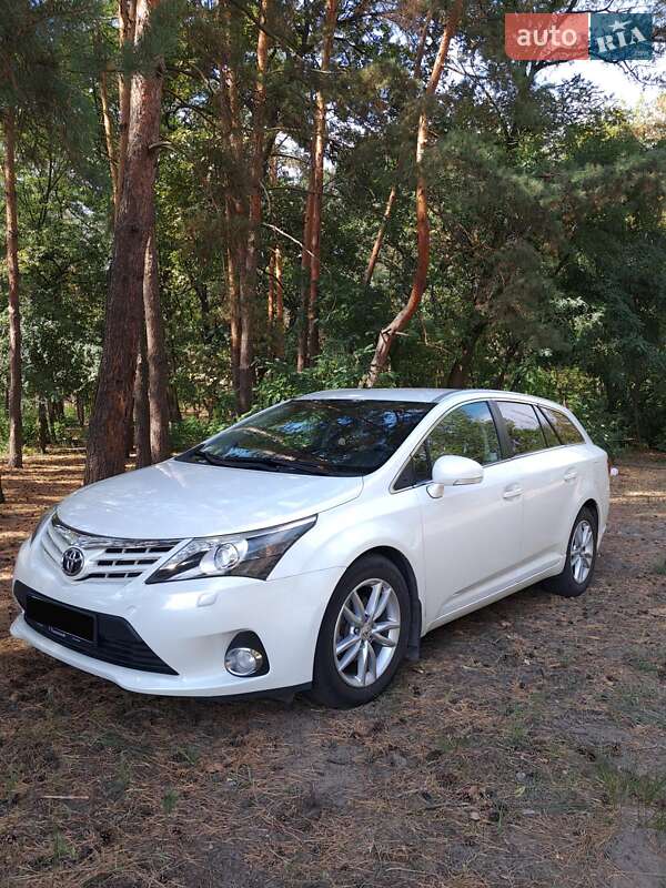 2015 toyota avensis