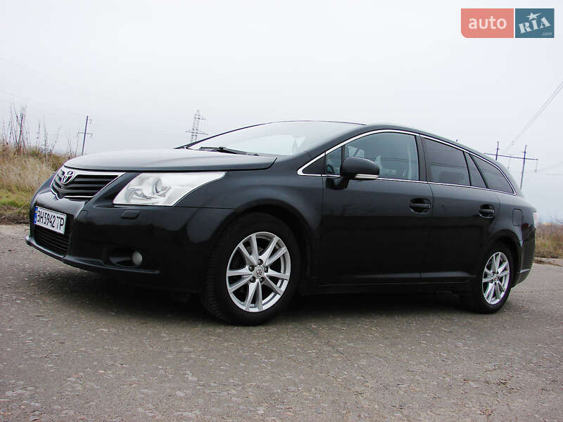 2010 toyota avensis