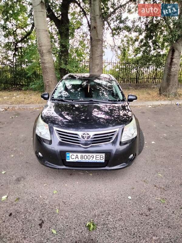 2011 toyota avensis