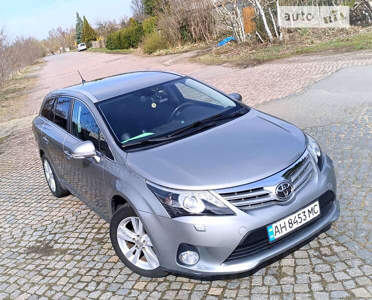 2013 toyota avensis