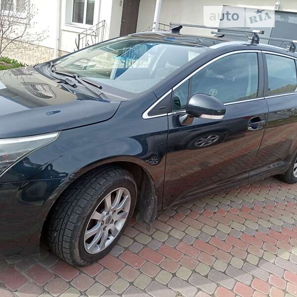 2012 toyota avensis
