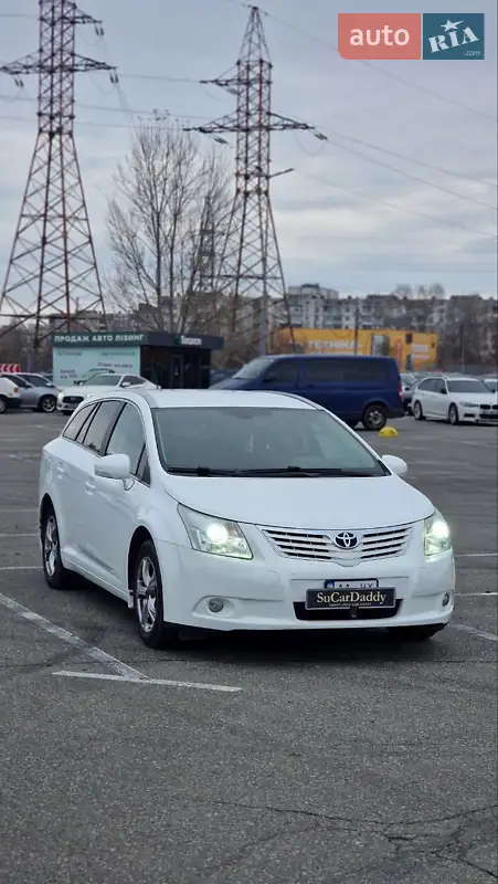 2010 toyota avensis