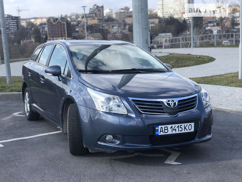 2011 toyota avensis