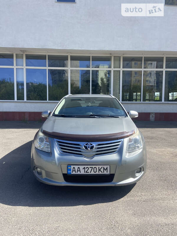 2011 toyota avensis
