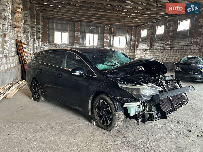 2013 toyota avensis