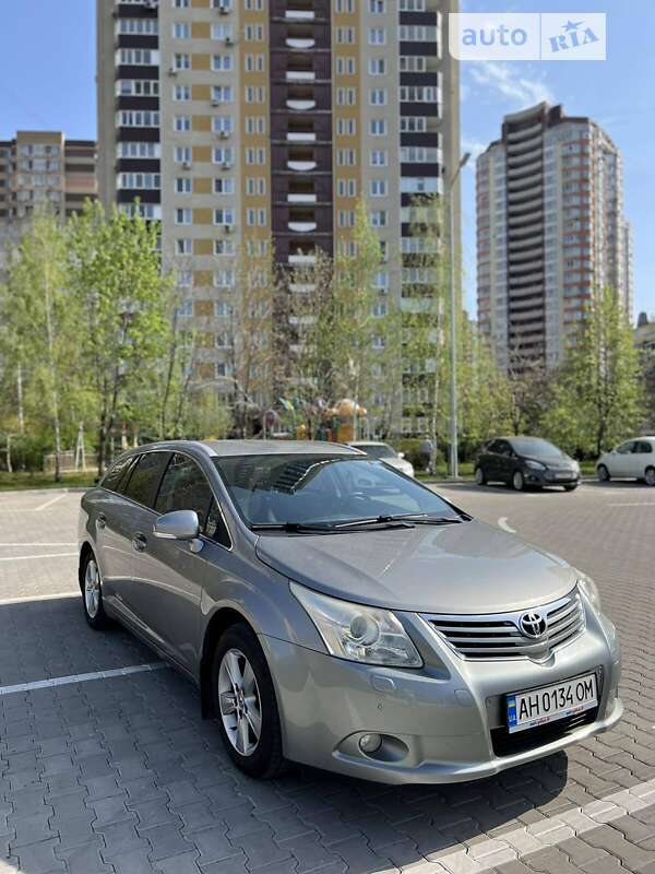 2011 toyota avensis