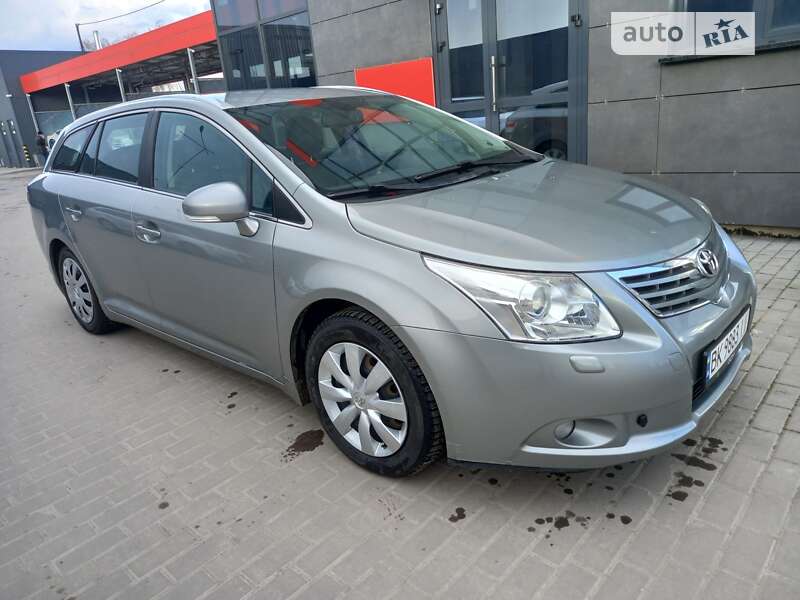 2009 toyota avensis
