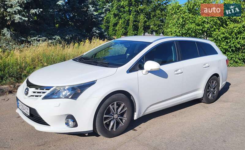 2013 toyota avensis
