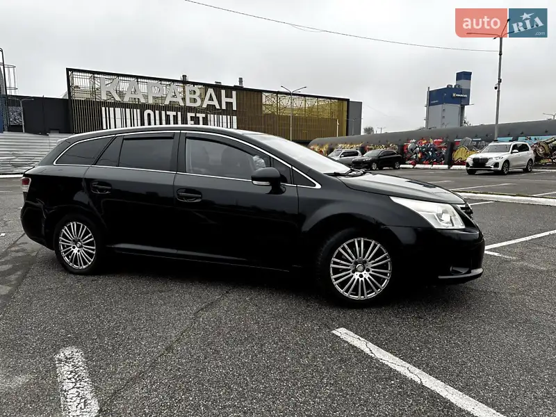 2010 toyota avensis