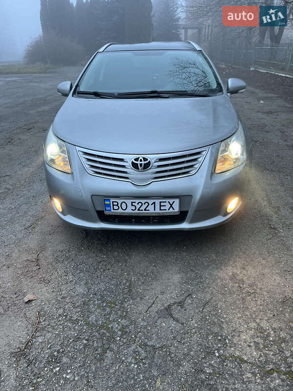 2011 toyota avensis