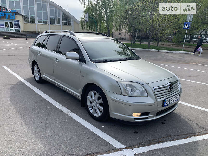 2003 toyota avensis