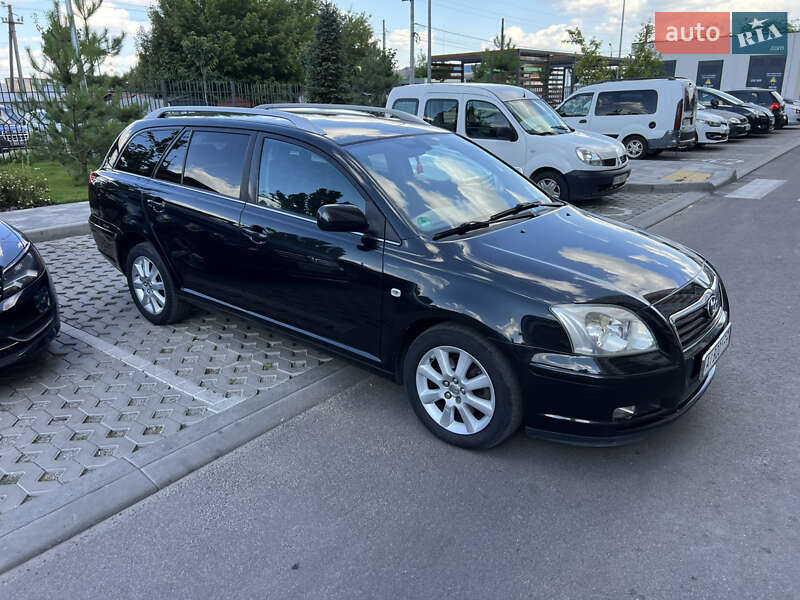 2005 toyota avensis