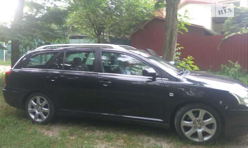 2005 toyota avensis