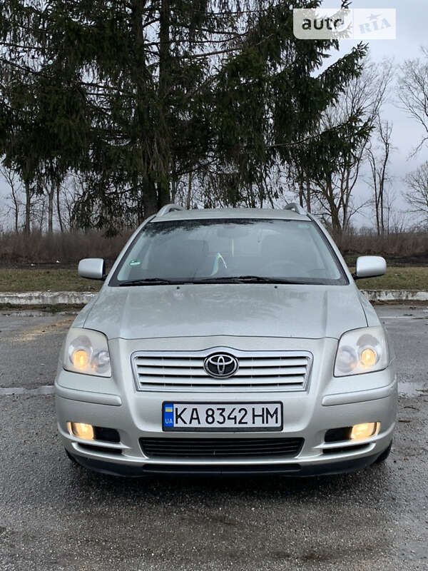 2003 toyota avensis