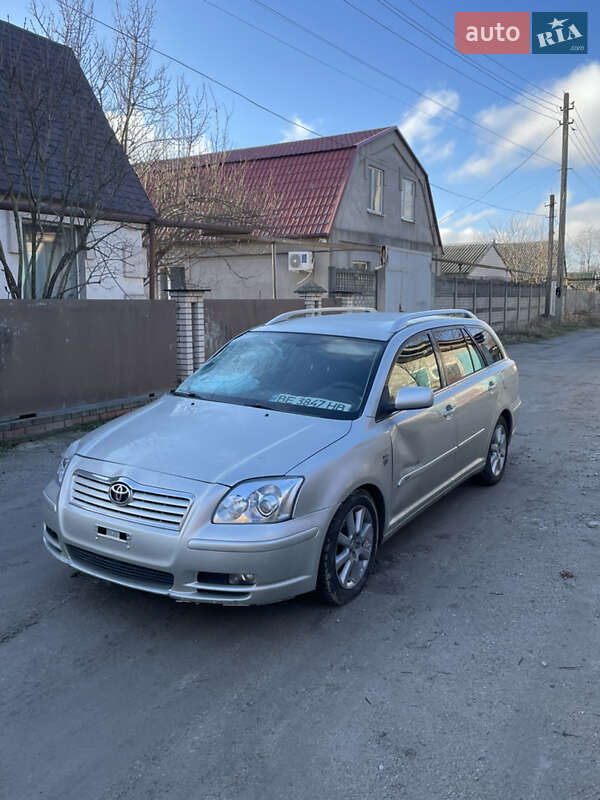 2004 toyota avensis